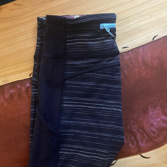 lululemon navy/white hyper stripe running tights size 4 Luxtreme - Picture 7 of 8